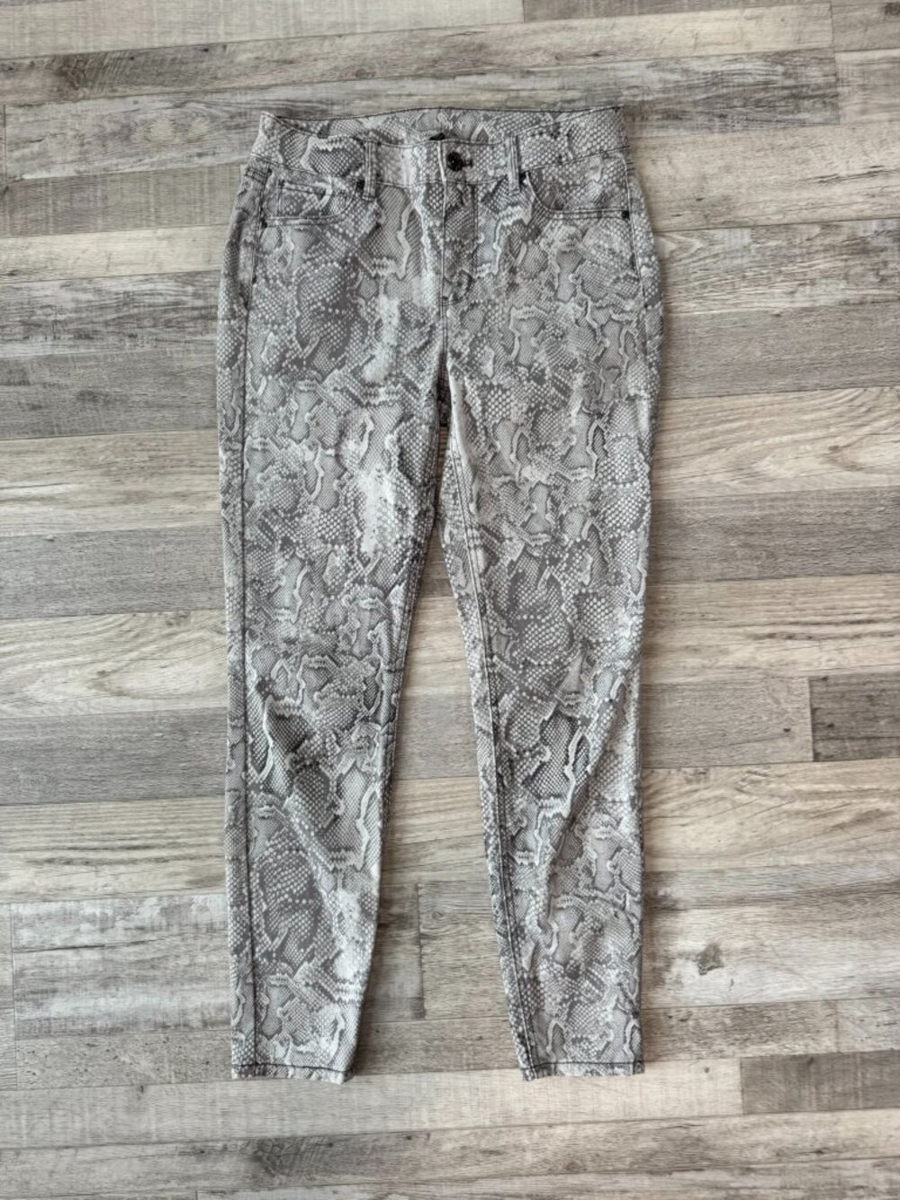 White House Black Market Grey Snakeskin Print Skinny Ankle Pants Size 2 G44